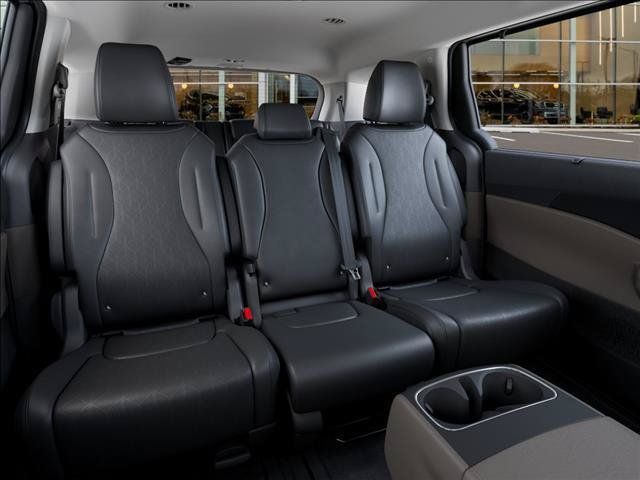 Used 2026 Kia Carnival EX FWD image 16