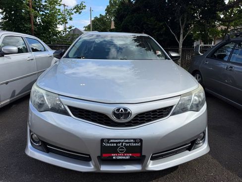 Used 2014 Toyota Camry SE FWD image 3