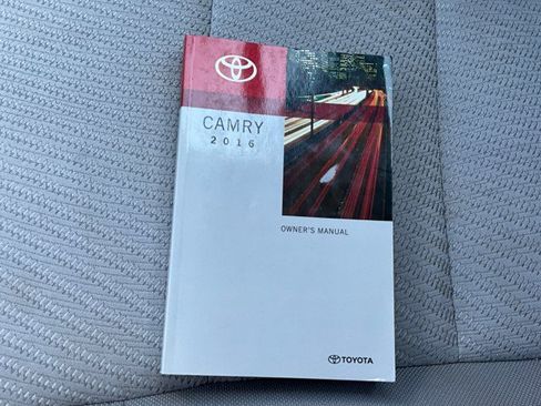 Used 2016 Toyota Camry LE FWD image 27