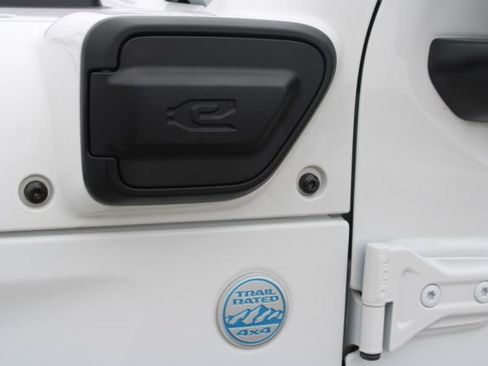 Used 2023 Jeep Wrangler Unlimited Sahara w/ Cold Weather Group AWD/4WD image 7