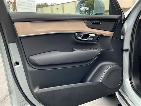 New 2026 Volvo XC90 B5 Plus image 24