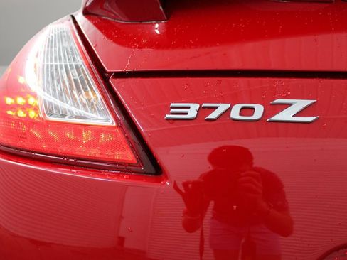 Used 2009 Nissan 370Z Touring RWD image 25
