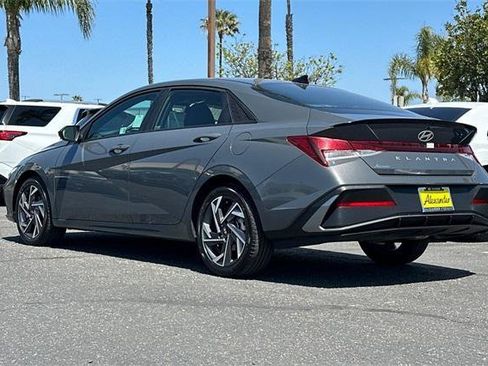 Certified 2025 Hyundai Elantra Sport image 6