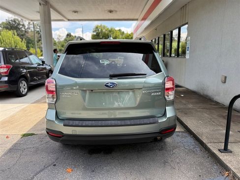 Used 2017 Subaru Forester 2.5i Premium w/ Popular Package #2A AWD/4WD image 10