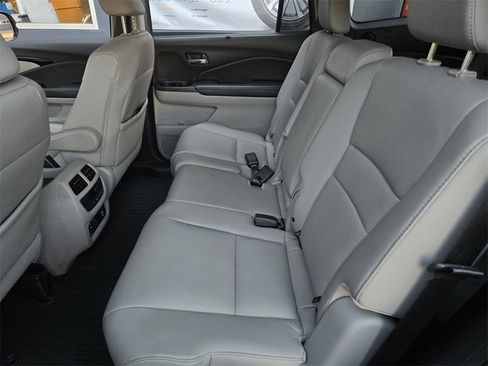 Used 2017 Honda Pilot Touring image 13