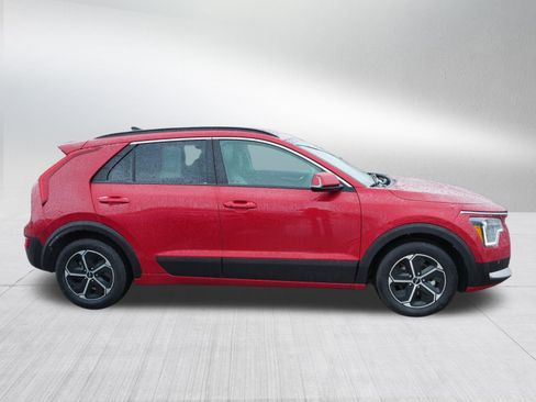Certified 2023 Kia Niro EX image 8