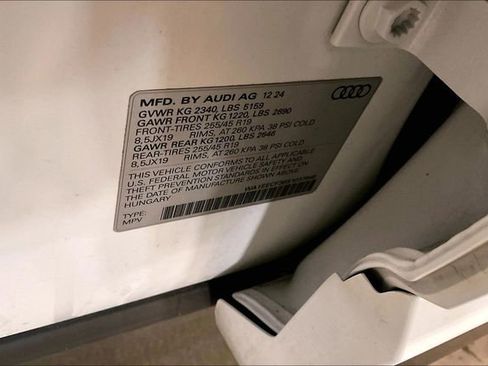 Certified 2025 Audi Q3 2.0T Premium Plus w/ Premium Plus Package image 35