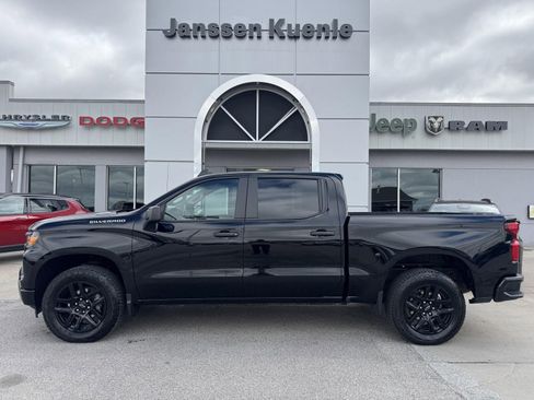 Used 2025 Chevrolet Silverado 1500 Custom image 1