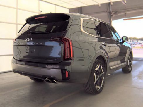 Used 2023 Kia Telluride S w/ S Sunroof Package FWD image 2