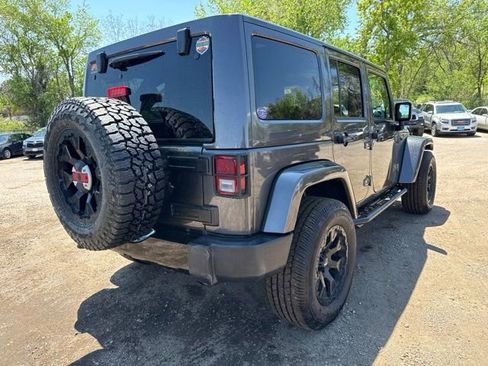 Used 2018 Jeep Wrangler Unlimited Sahara AWD/4WD image 5