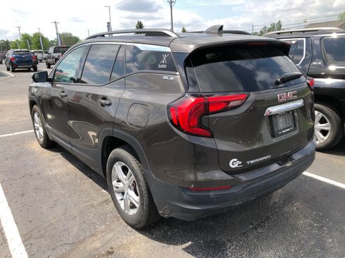 Used 2019 GMC Terrain SLE w/ Driver Convenience Package FWD image 5