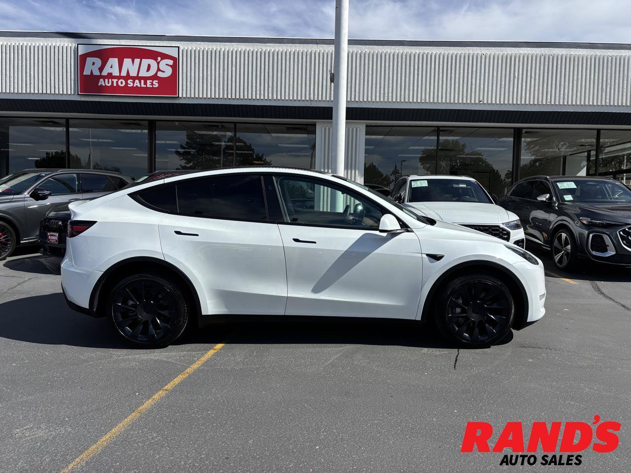 Used 2023 Tesla Model Y Long Range AWD/4WD image 1