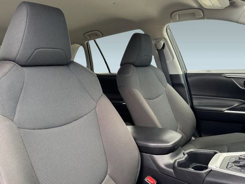 Used 2025 Toyota RAV4 LE image 31