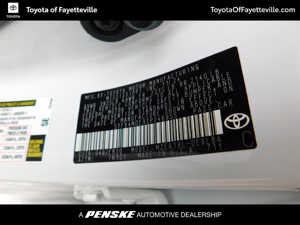 Used 2025 Toyota Corolla LE FWD image 8