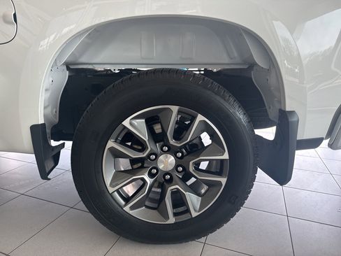 Used 2024 Chevrolet Silverado 1500 LT AWD/4WD image 12