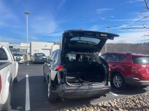 Used 2020 Toyota RAV4 XLE image 51