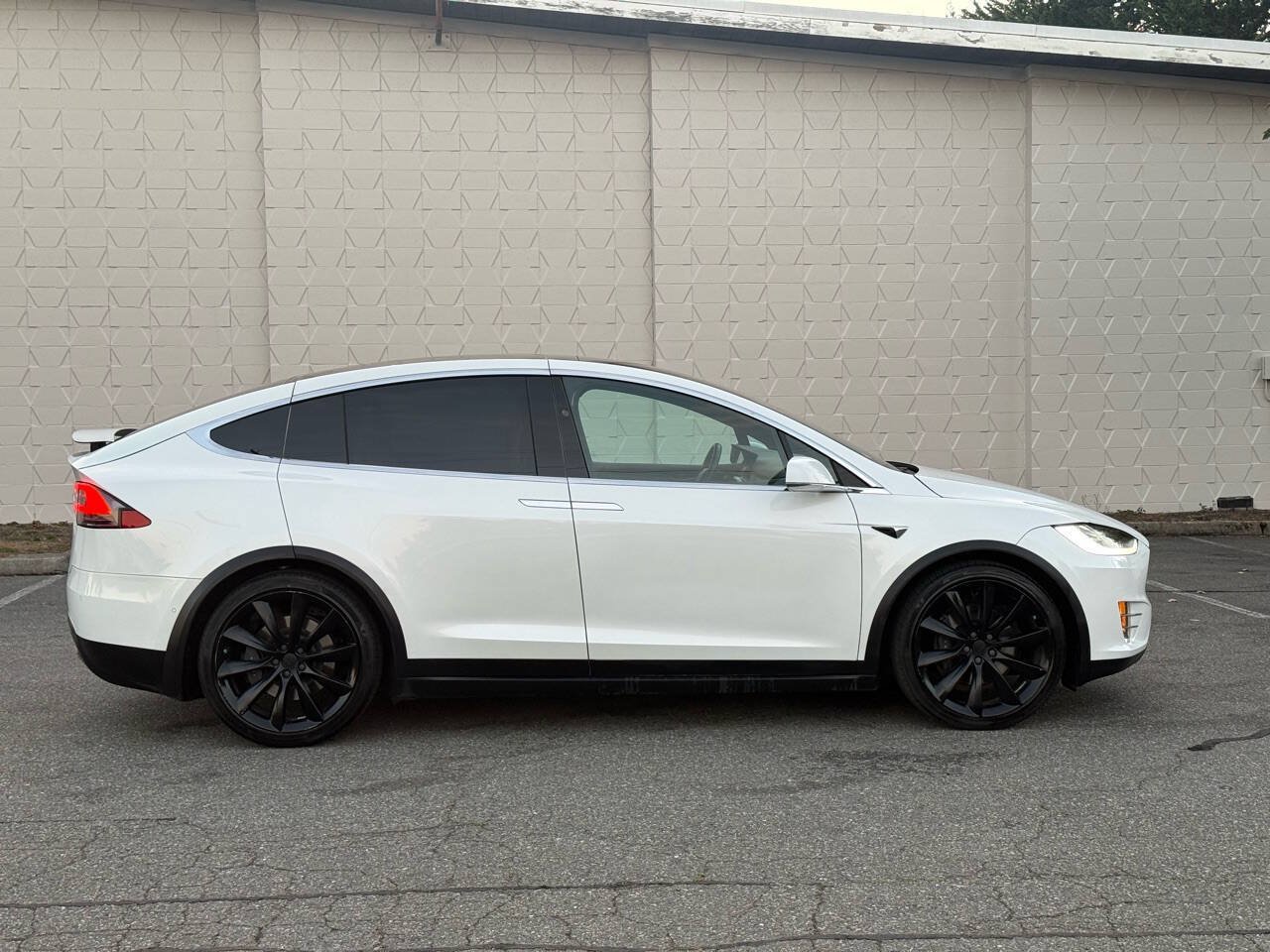 Used 2018 Tesla Model X 100D AWD/4WD image 4