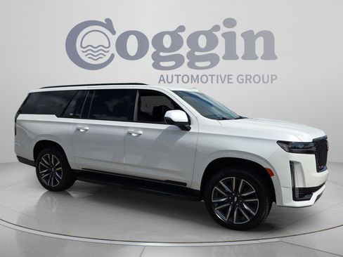 Used 2021 Cadillac Escalade ESV Sport Platinum w/ Heavy-Duty Trailer Package AWD/4WD image 7
