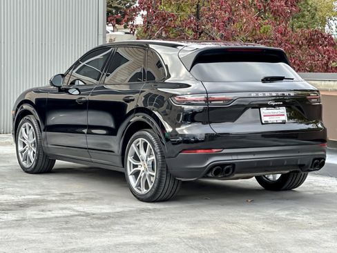 Used 2023 Porsche Cayenne image 3