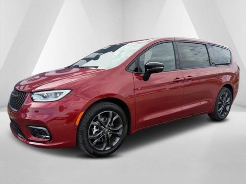 New 2026 Chrysler Pacifica Select FWD image 3