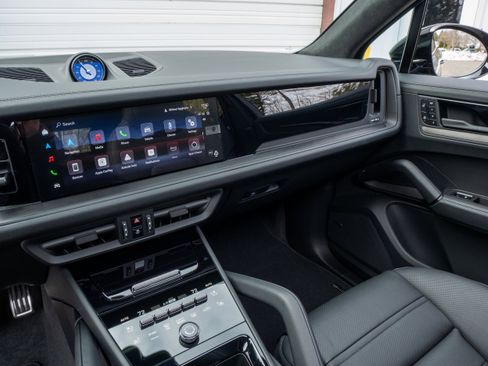 New 2026 Porsche Cayenne GTS image 21