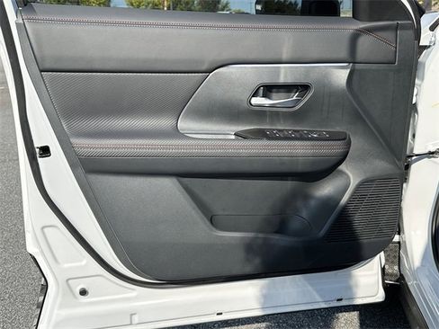 New 2026 Nissan Kicks SR image 11