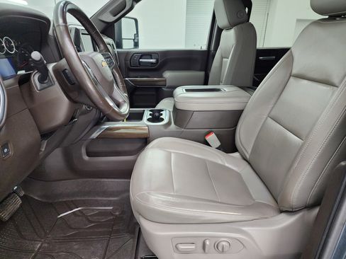 Used 2020 Chevrolet Silverado 2500 LT w/ Convenience Package image 8