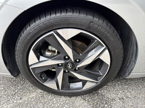 Used 2023 Hyundai Elantra Limited w/ Cargo Package image 10