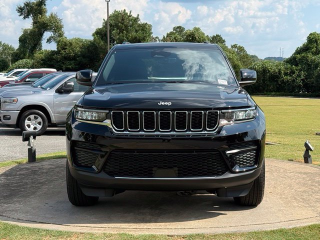 New 2027 Jeep Grand Cherokee Laredo X RWD image 2