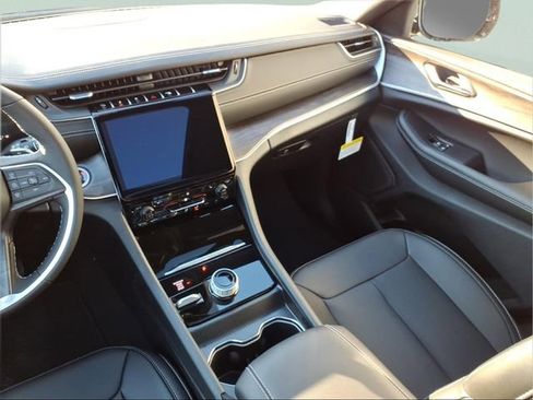 New 2025 Jeep Grand Cherokee Limited AWD/4WD image 13