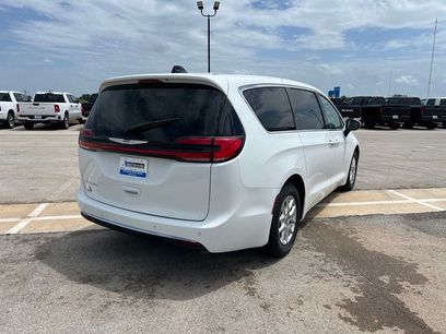 Used 2023 Chrysler Pacifica Touring-L