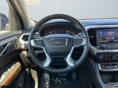 Used 2021 GMC Acadia SLE w/ Driver Convenience Package FWD image 11