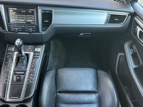 Used 2016 Porsche Macan Turbo AWD/4WD image 28