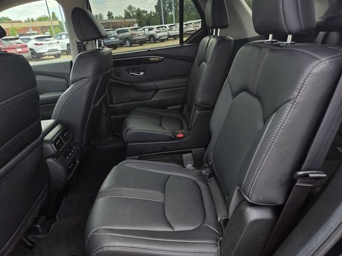 Used 2025 Honda Pilot EX-L image 19