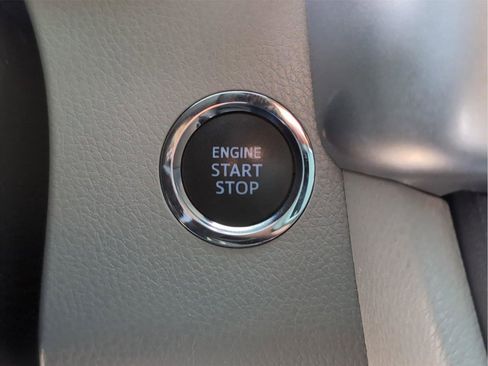 Used 2019 Toyota Highlander XLE image 21