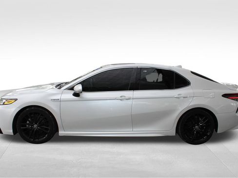 Used 2021 Toyota Camry XSE FWD image 14