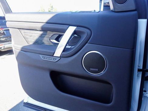 Used 2023 Land Rover Discovery Sport SE image 15