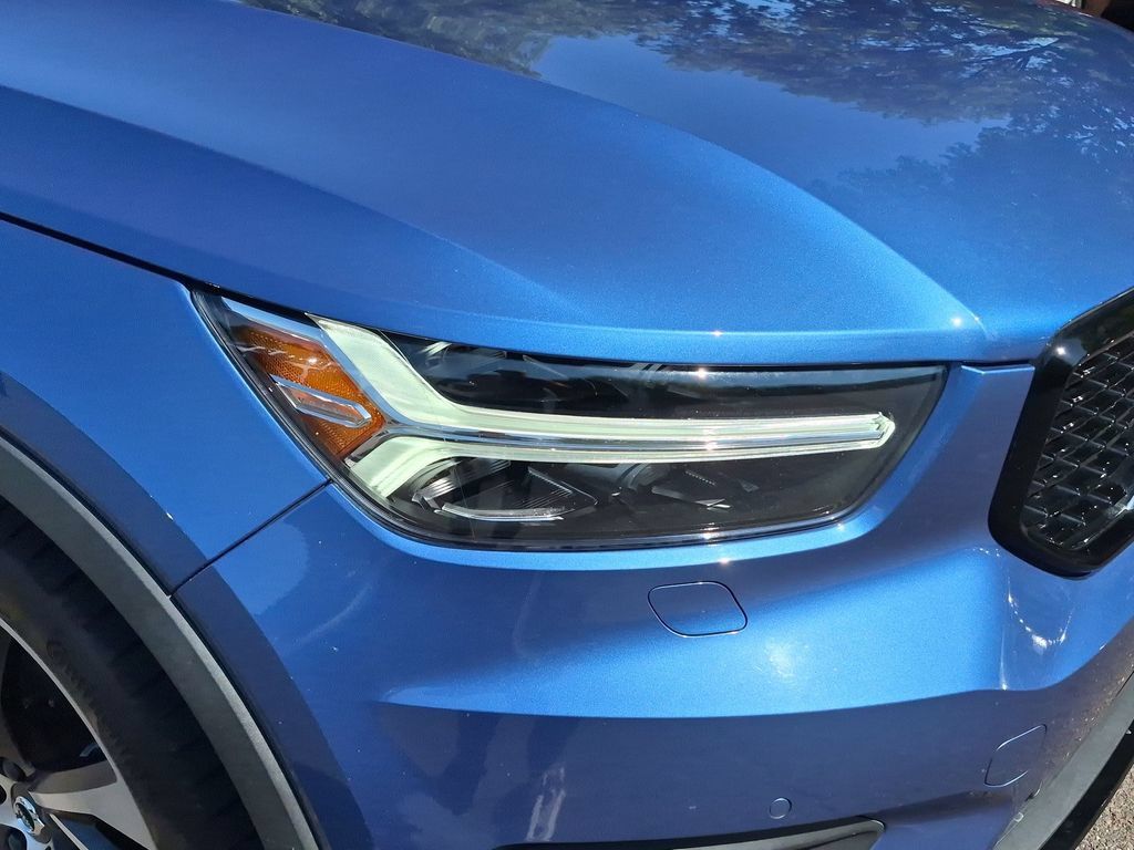 Used 2020 Volvo XC40 T5 R-Design w/ Protection Package Premier AWD/4WD image 16