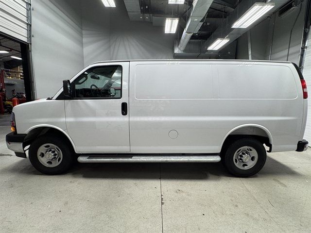 Used 2025 Chevrolet Express 2500 w/ Driver Convenience Package RWD image 5