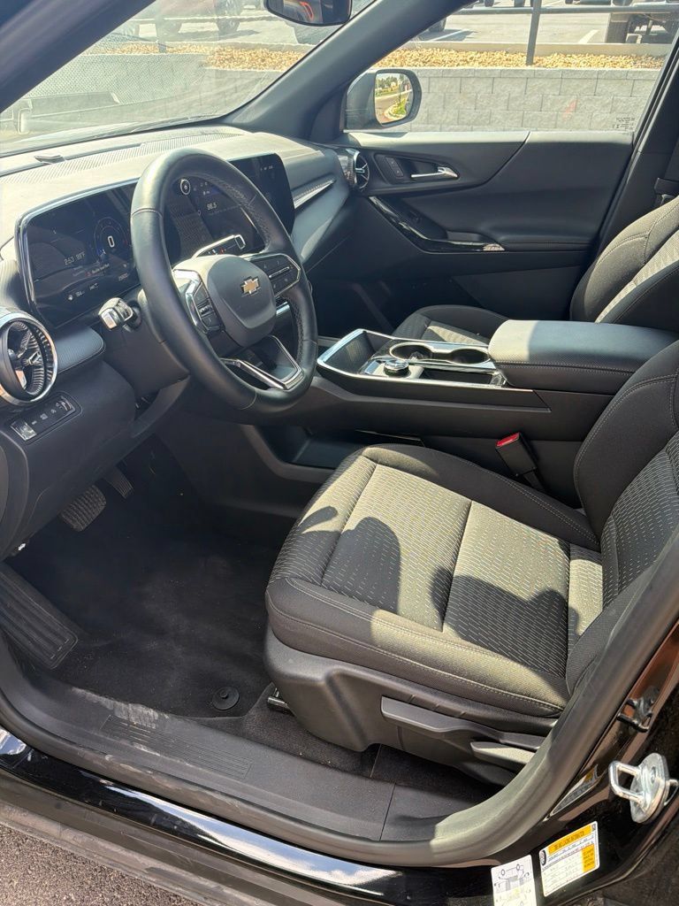 Used 2026 Chevrolet Equinox LT AWD/4WD image 5