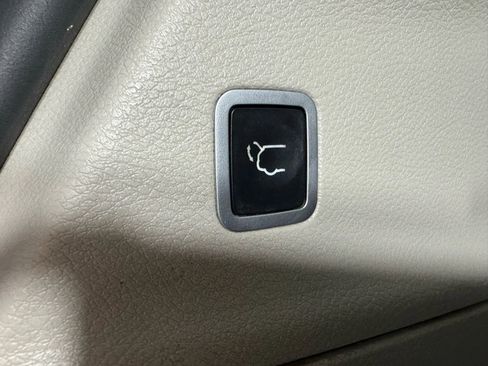 Used 2017 Chrysler Pacifica Touring-L w/ Tire & Wheel Group image 29