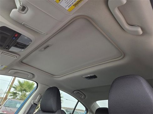 Used 2017 Subaru Impreza 2.0i Premium image 11