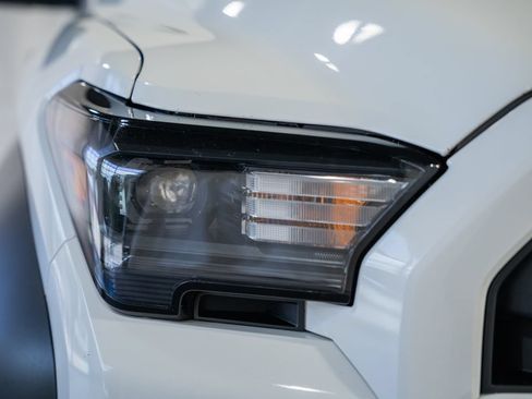 Used 2025 Toyota 4Runner SR5 AWD/4WD image 10