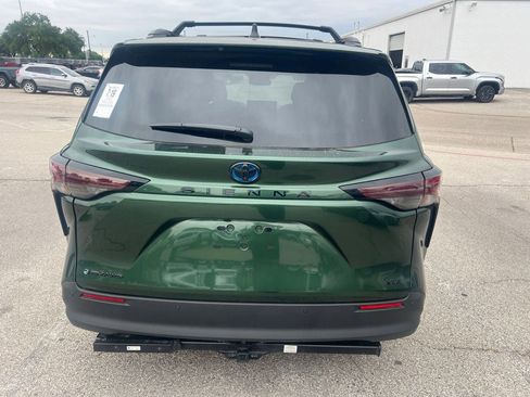 Used 2025 Toyota Sienna XLE Woodland Edition AWD/4WD image 4