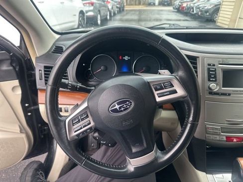 Used 2013 Subaru Outback 2.5i Limited w/ Moonroof Pkg AWD/4WD image 3