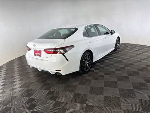 Used 2022 Toyota Camry SE FWD image 5