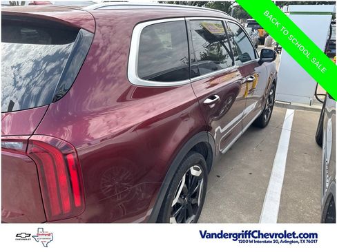 Used 2023 Kia Telluride S w/ S Sunroof Package FWD image 9