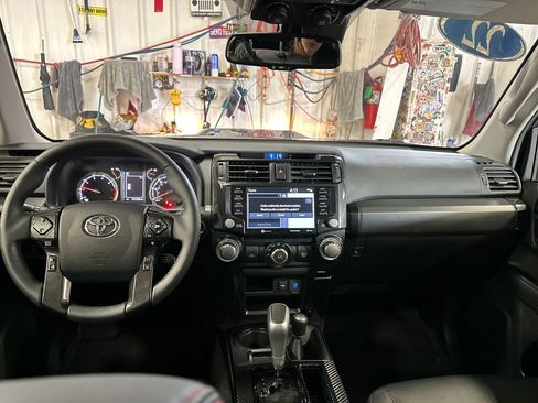 Certified 2022 Toyota 4Runner TRD Off-Road Premium w/ Moonroof Package AWD/4WD image 17