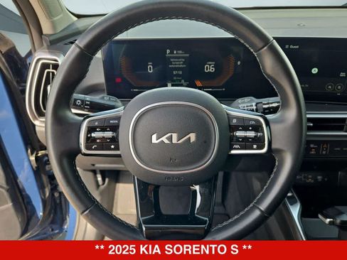 Used 2025 Kia Sorento S FWD image 21