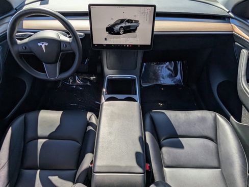 Used 2024 Tesla Model Y 2WD image 11